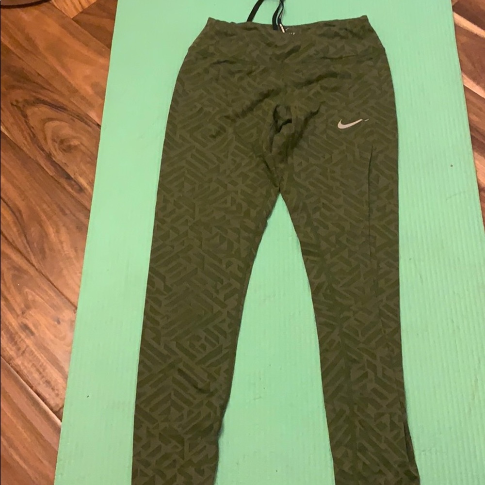 Women’s xs nike army green printed leggings